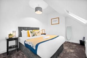 Modern Apartment - High-Speed WiFi - Netflix - Street Parking - Top Rated - 4BR